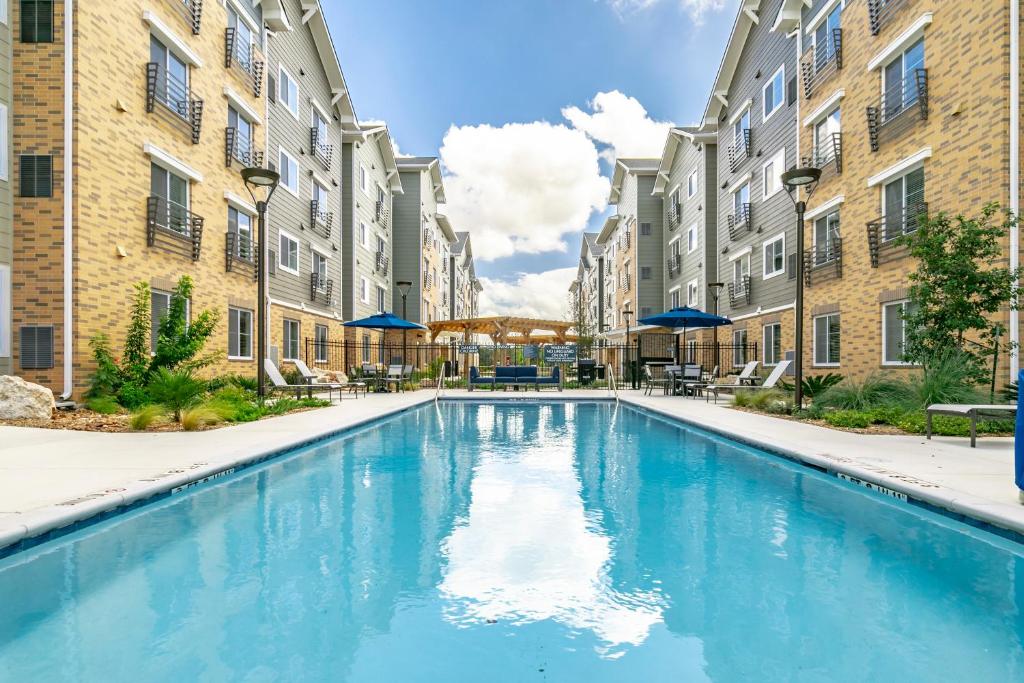 WaterWalk San Antonio NW at The Rim - main image