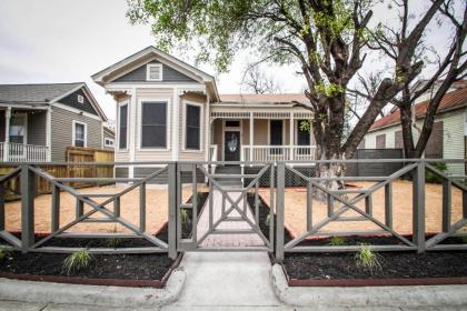 Wyoming St Restored Historic 2BR1BA Downtown San Antonio
