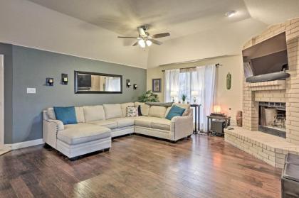 Live Oak Home   15 mi to Downtown San Antonio Texas