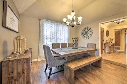 Family-Friendly Home with Hot Tub Fire Pit and Deck! - image 3