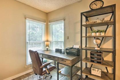 Family-Friendly Home with Hot Tub Fire Pit and Deck! - image 4