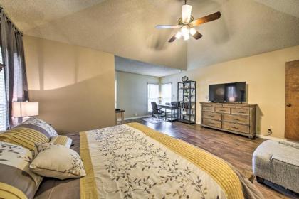 Family-Friendly Home with Hot Tub Fire Pit and Deck! - image 5