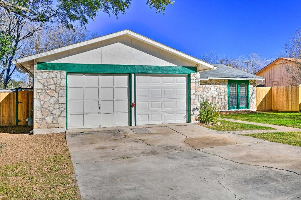 Spacious San Antonio Getaway Shop Dine Explore! - image 2