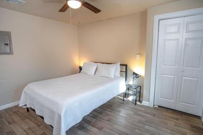 Nice 3B 2BA Near Downtown 2 Min AtandT Center - image 3