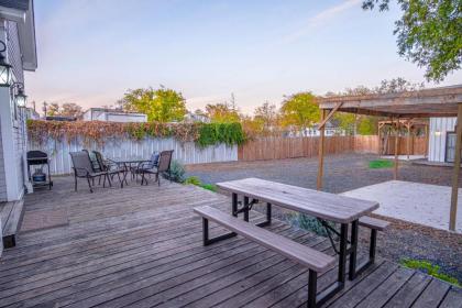 Prosperity Place Remodeled 3BR 2BA Near Downtown - image 4