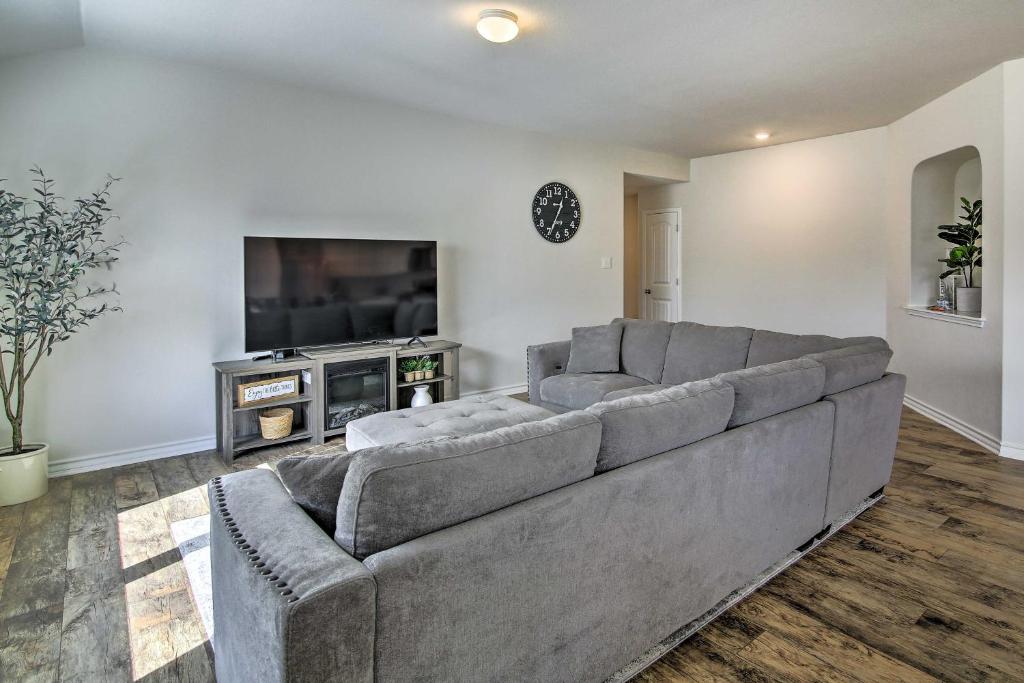 Updated Family Home with Yard 6 Mi to SeaWorld - main image
