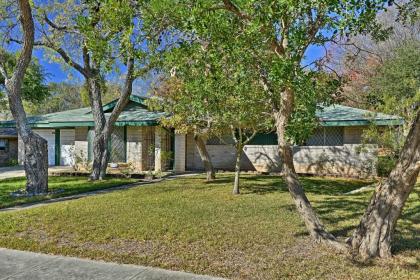 N San Antonio Family Home 8 mi to Airport