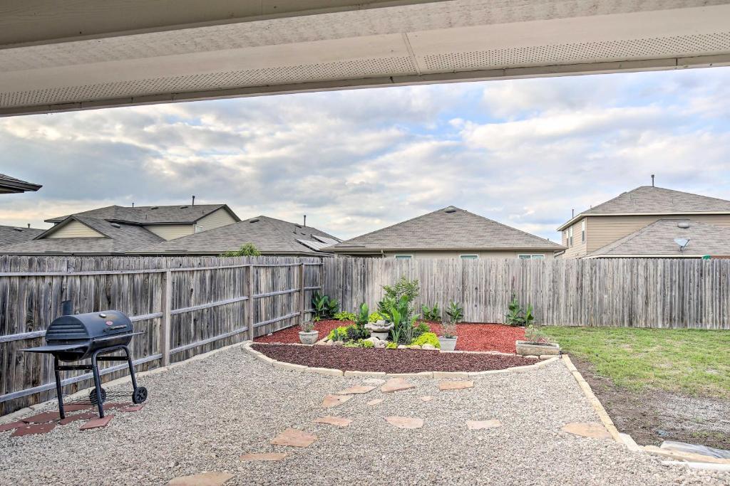 San Antonio Retreat with Yard and Grill Near Dtwn - image 3