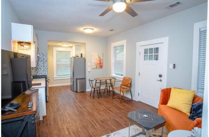 Remodeled Modern 1BR1BA Apt Near Downtown 5min Pearl - image 13