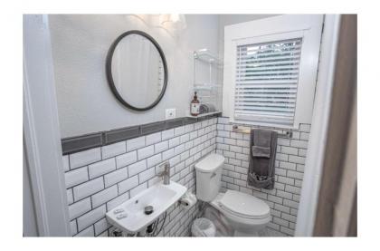 Remodeled Modern 1BR1BA Apt Near Downtown 5min Pearl - image 2