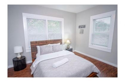 Remodeled Modern 1BR1BA Apt Near Downtown 5min Pearl - image 5