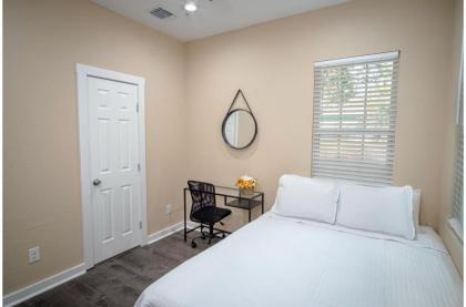 3BR2BA Remodeled House Near Downtown - image 10