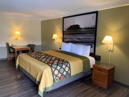 Super 8 by Wyndham San Bernardino - image 5