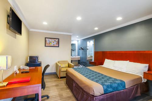 Econo Lodge San Bernardino I-215 - main image