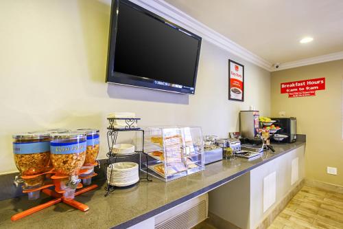 Econo Lodge San Bernardino I-215 - image 3
