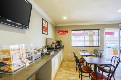 Econo Lodge San Bernardino I-215 - image 4