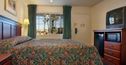 Orange Show Inn - image 5