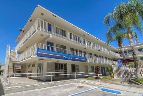 Motel 6-San Bernardino CA - North - main image