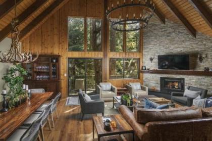 tREEtOP CABIN modern Luxe 2 Level 1700 sqft Deck treetop View In Village San Bernardino