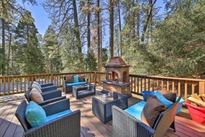 Remodeled Crestline Retreat Walk to Lake Gregory San Bernardino California