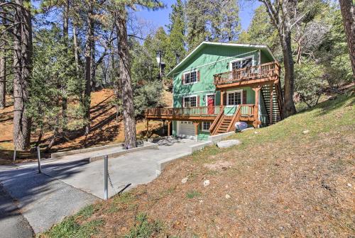 Remodeled Crestline Retreat Walk to Lake Gregory! - image 3