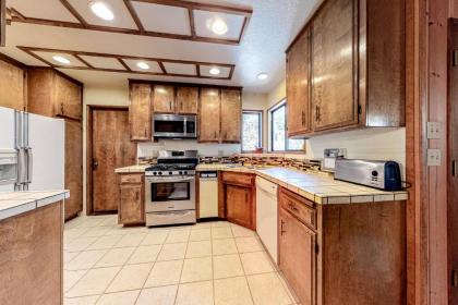 Rainbow Cottage - image 8