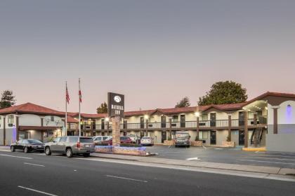 Bayhill Inn - image 13