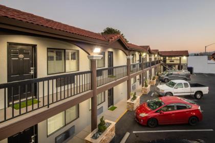 Bayhill Inn - image 14