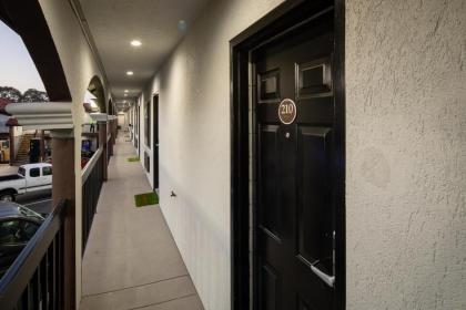 Bayhill Inn - image 15