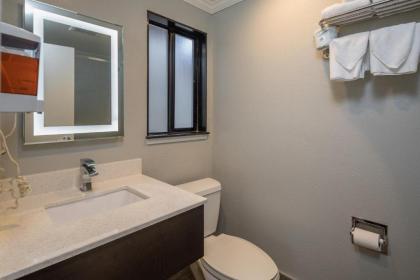 Bayhill Inn - image 3