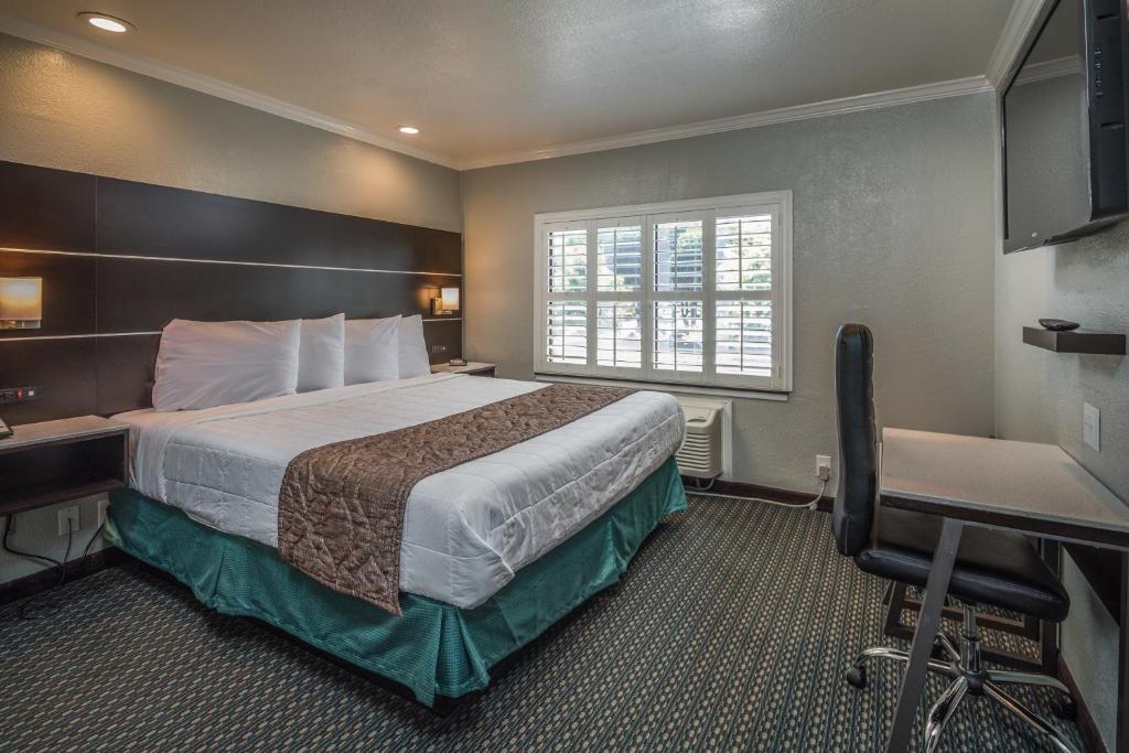 Bayhill Inn - image 4
