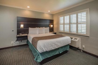 Bayhill Inn - image 5