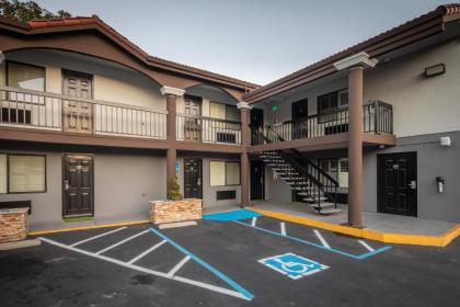 Bayhill Inn - image 9
