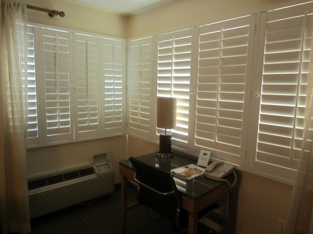 PB Surf Beachside Inn - image 3