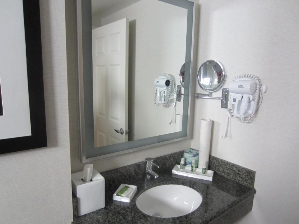 PB Surf Beachside Inn - image 5