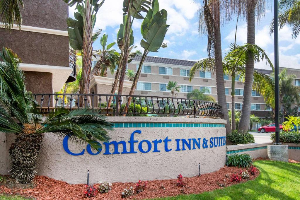 Comfort Inn & Suites San Diego Zoo SeaWorld Area - main image