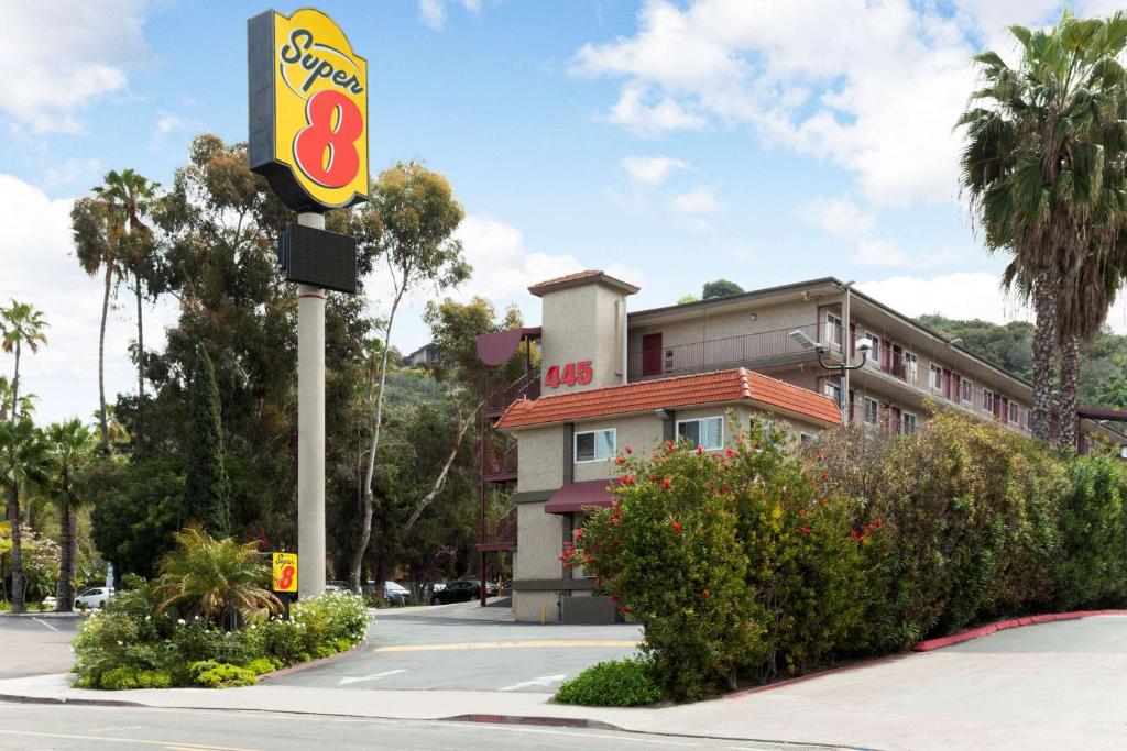 Super 8 by Wyndham San Diego Hotel Circle - main image