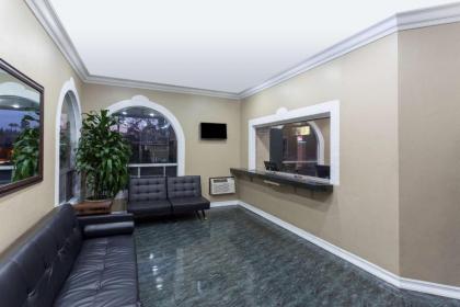 Super 8 by Wyndham San Diego Hotel Circle - image 3