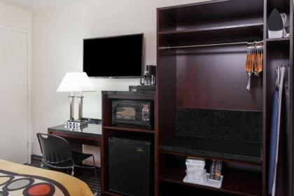 Super 8 by Wyndham San Diego Hotel Circle - image 5
