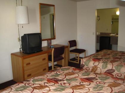 EZ 8 Motel Old Town - image 5