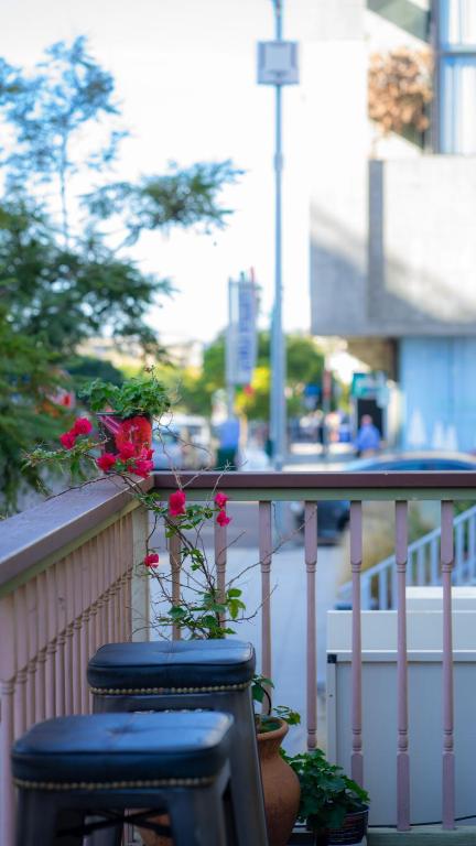 International Travelers House Hostel Downtown San Diego - image 2