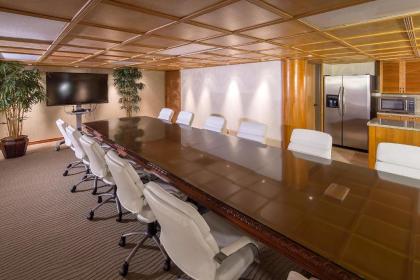 Pacific Terrace Hotel - image 4