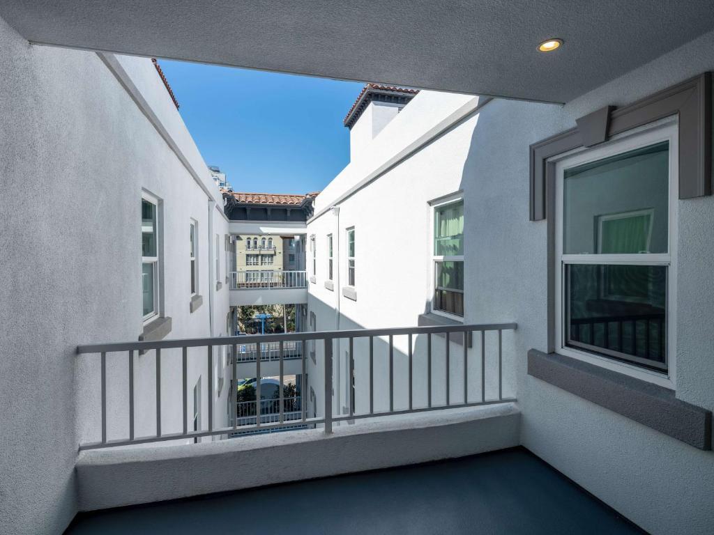 Motel 6-San Diego CA - Downtown - image 3