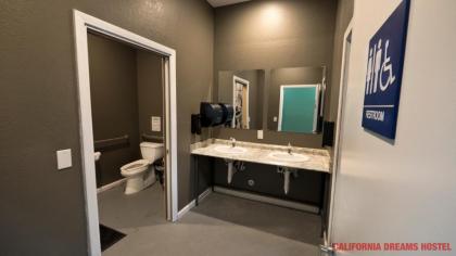 California Dreams Hostel - Pacific Beach - image 2