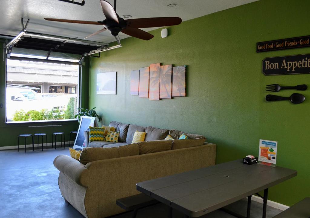 California Dreams Hostel - Pacific Beach - image 5