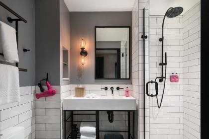 Moxy San Diego Gaslamp Quarter - image 4