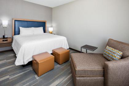 Hampton Inn & Suites San Diego Airport Liberty Station - image 3