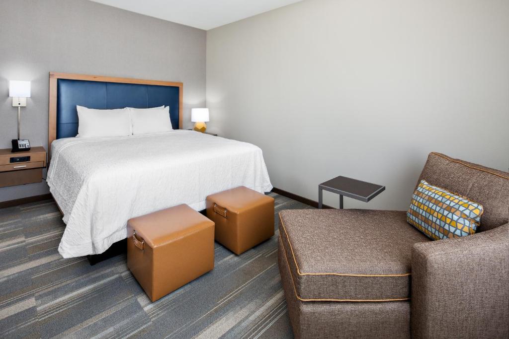 Hampton Inn & Suites San Diego Airport Liberty Station - image 3
