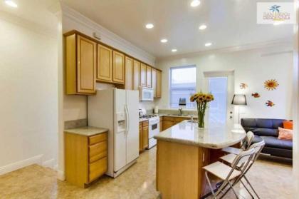 200-Surf Stars Penthouse - image 4