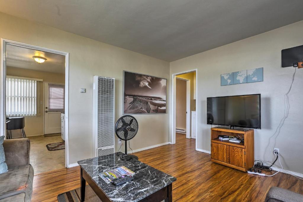 Walkable Pacific Beach Apt-Less than 1 Mi to Pier - image 5